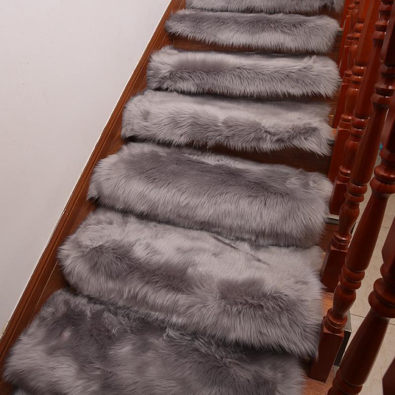 Плюшевые противоскользящие накладки на ступени из искусственной шерсти