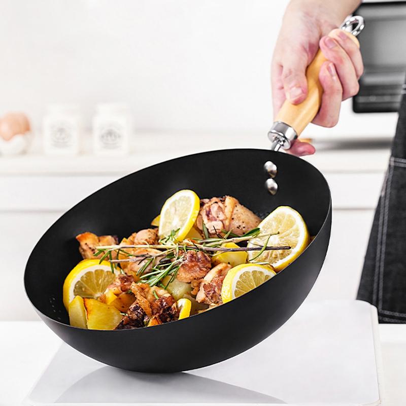 Мини-вок из углеродистой стали 20 см, классическая кухонная кастрюля, не для индукционных плит/с деревянной ручкой, с плоским дном. Включает 1 x китайский вок.