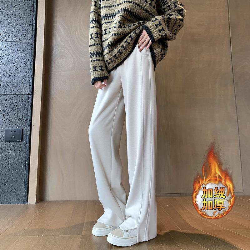 Флисовые брюки прямого покроя с узором «елочка» и широким вырезом