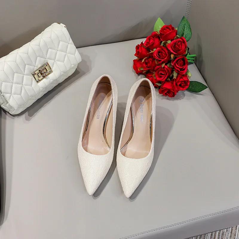 Свадебные туфли Красные кружевные туфли для подружек невесты на высоком каблуке Женские туфли-лодочки Остроконечные свадебные туфли на маленьком каблуке Женские туфли Tacones Mujer