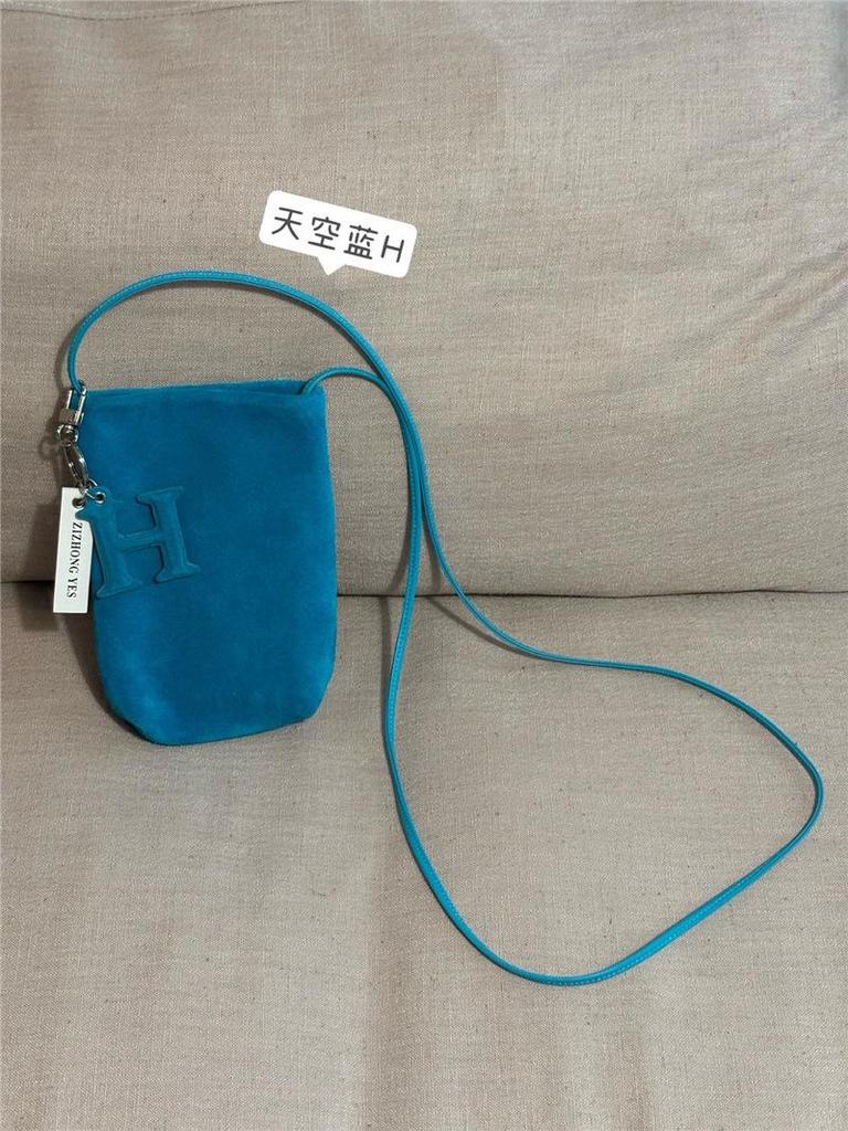Women's 2025 Early Autumn Matte Cowhide Vertical Phone Crossbody Bag - Retro Simple High-End Design