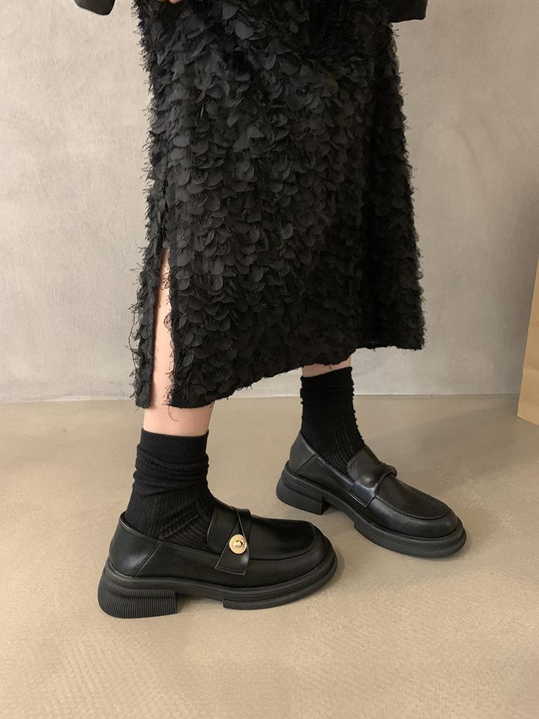 Маленькие кожаные туфли в британском стиле, с высоким чувством, маленькие ароматные туфли из золотой монеты, плюшевые туфли на толстом каблуке, туфли на платформе, женские зимние туфли