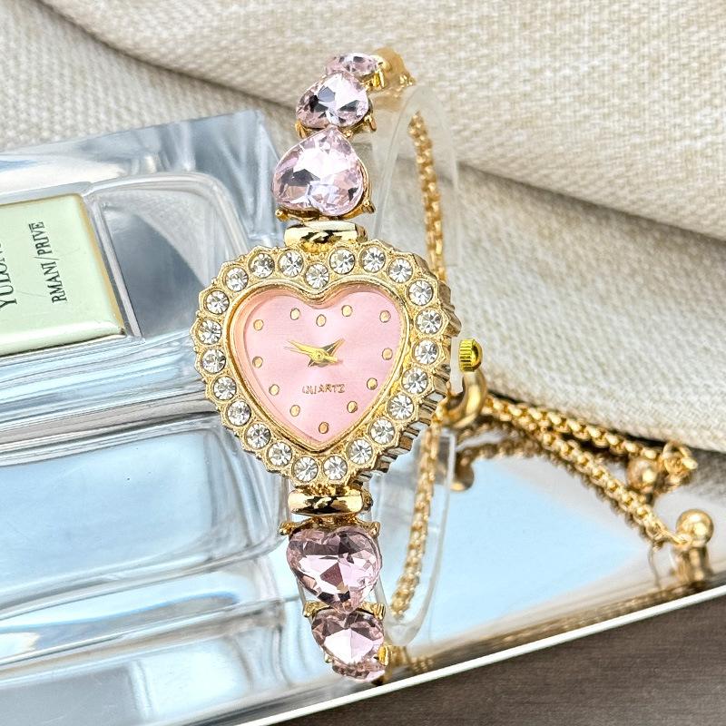 Love Pattern Decorative Bracelet Quartz Watch with Diamond Dial Pull-out Strap Women's Fashion Watch