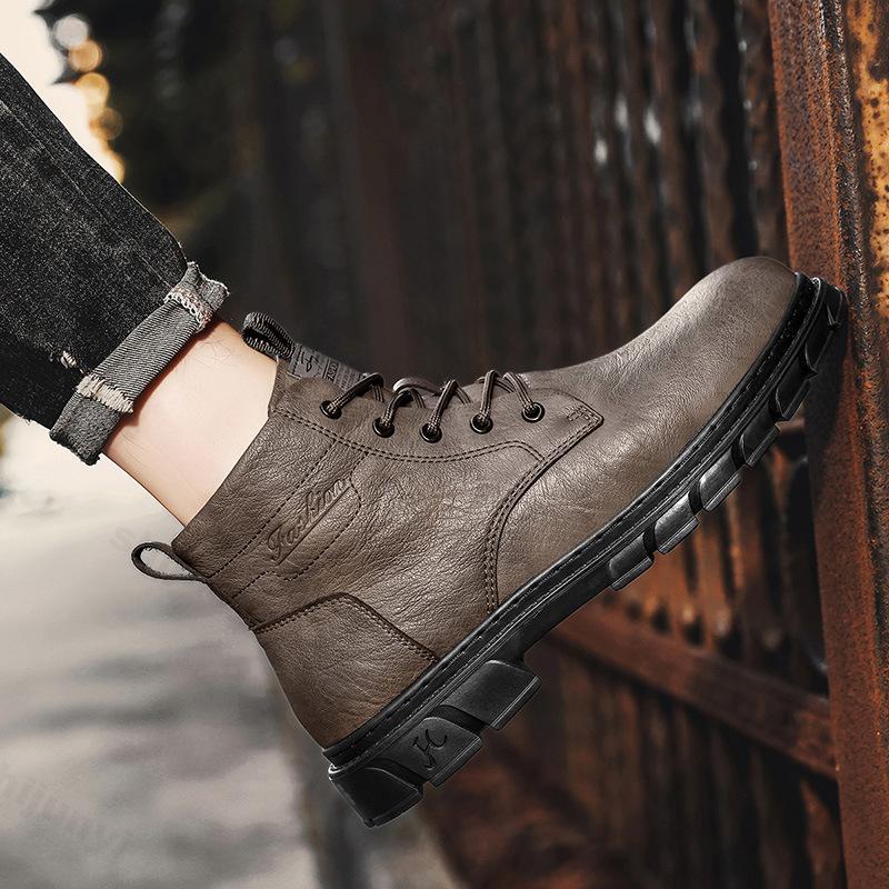 Fashion 2025 Autumn Men High Top Boots Outdoor Leather Ankle Boots Lightweight Casual Designer Male Work Boots Classic Handmade Shoes