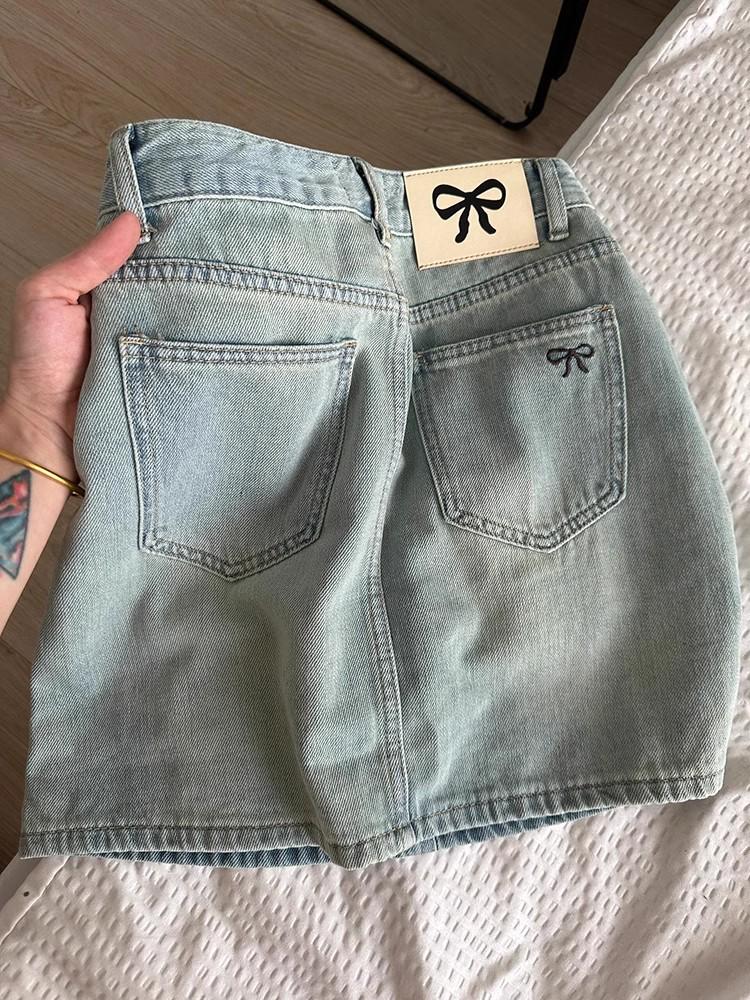 Женская ретро джинсовая мини-юбка с вышивкой в виде банта - летний А-силуэт, облегающий бедра