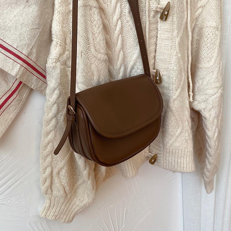 Korean version of saddle bag women's spring new simple retro temperament versatile shoulder messenger bag