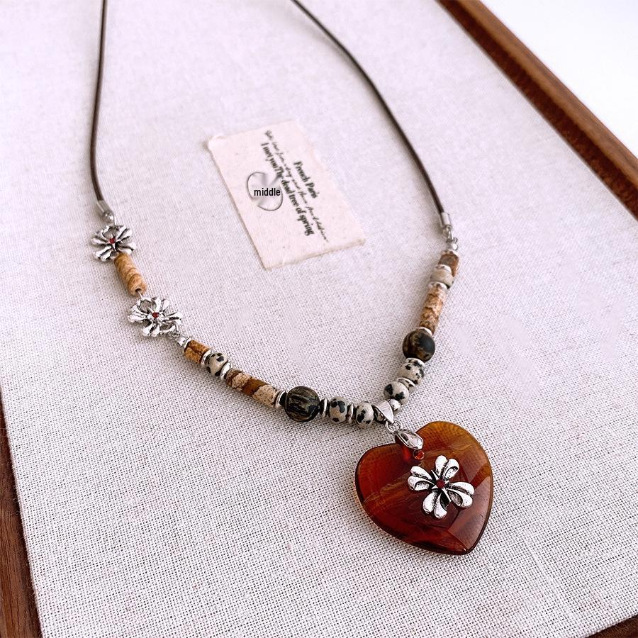 Bohemian Heart Pendant Necklace Vintage Ethnic Style Versatile Jewelry Women High-End