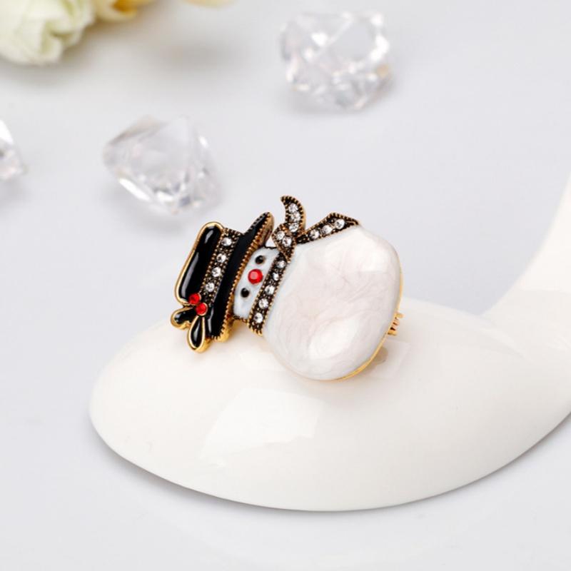 Cute Christmas Snowman Brooch Fashion Versatile Alloy Creative Mini Brooch Women'S Costume Accessories Trendy Corsage Gift