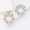 Alloy Rhinestone Pearl Wreath Brooch Delicate Versatile Ladies Suit Cardigan Corsage Ornament Pin