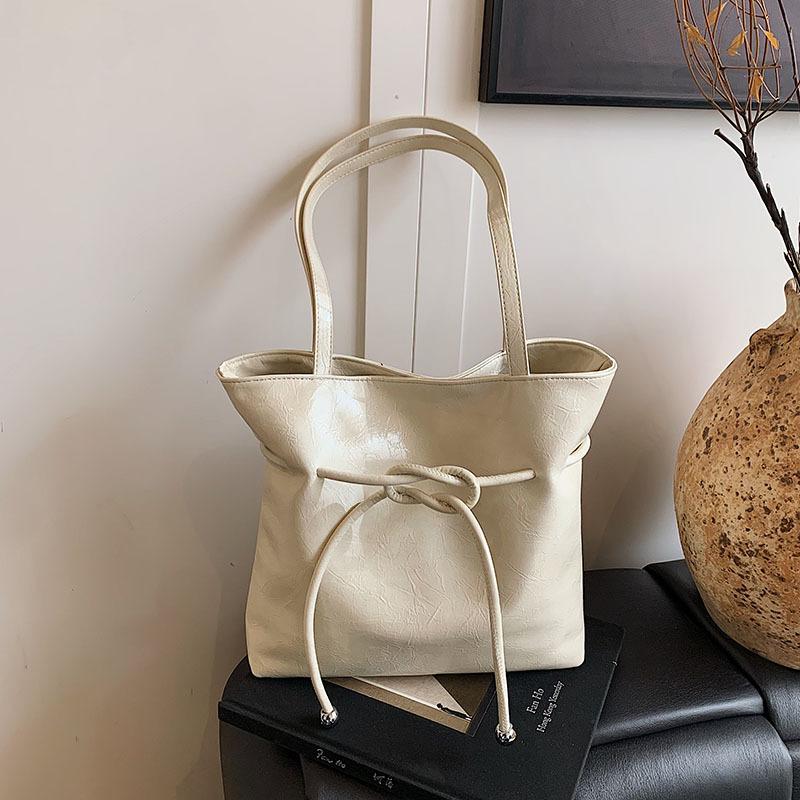 Премиальная сумка женская новая нишевая мода портативная на плечо подмышку простая рабочая сумка для поездок