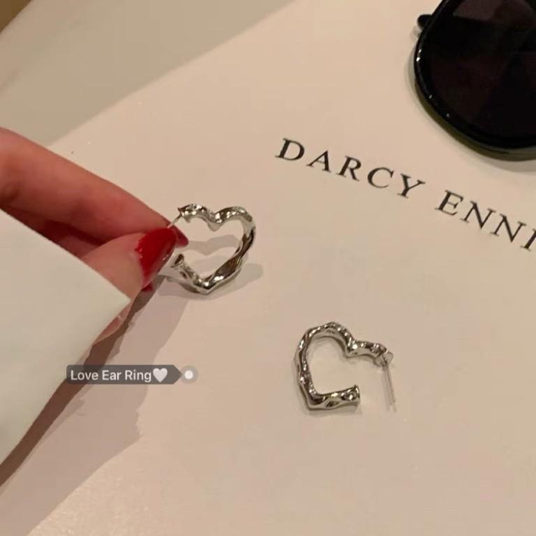 Винтажные красные серьги-кольца в гонконгском стиле: Элегантный женский аксессуар на осень/зиму