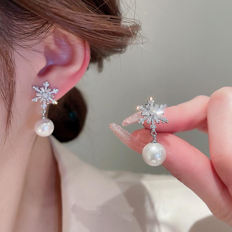 Huitan Snowflake Simulated Pearl Dangle Earrings for Women Luxury Trendy Bride Wedding Earrings Cubic Zirconia Aesthetic Jewelry