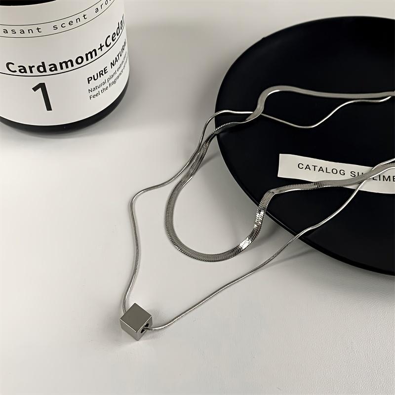 Minimalist double-layer titanium steel small square pendant necklace for men and women, cool and simple style, suitable for layering as a collarbone