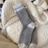 Женские зимние плюшевые теплые полосатые шерстяные носки средней высоты