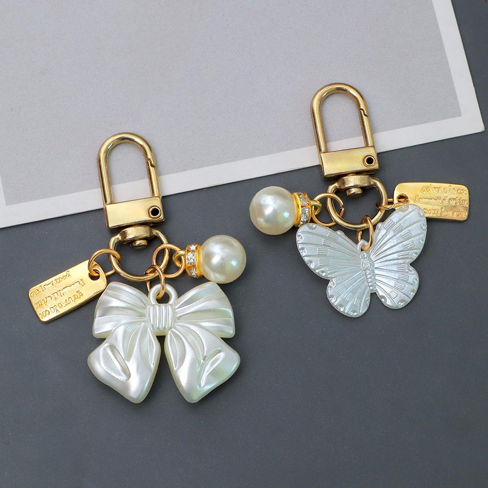 Elegant Pearl Keychain Luxury Shell Flower Leaf Pearl Keyring Handbag Charm DIY Car Key Accessories for Women Stylish Gift