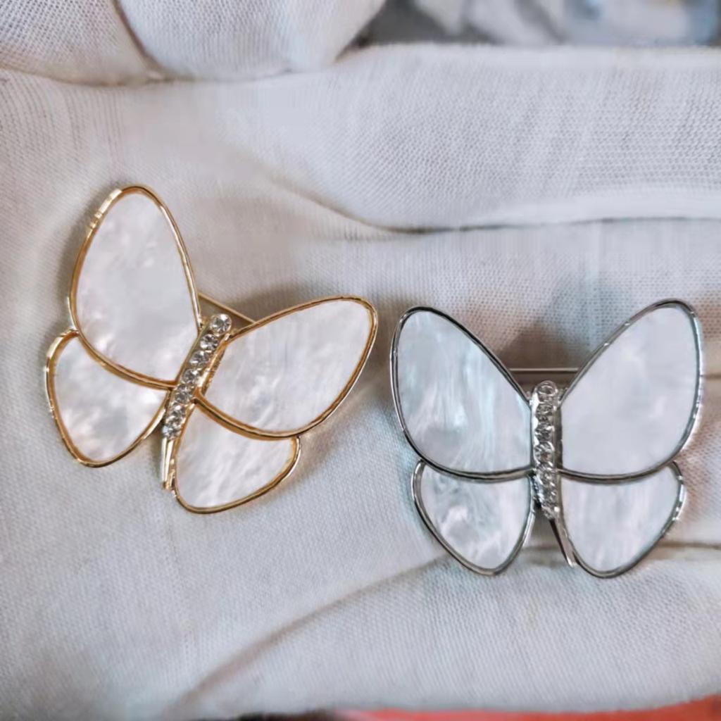 Brooch High-End Niche Silk Scarf Buckle Alloy Diamond Coat Pearl Corsage Pin Accessories