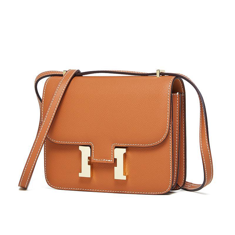 "2024 Кожаная сумка через плечо Kangkang с пряжкой H-образной формы: Модная, натуральная коровья кожа, универсальный дизайн на одно плечо.