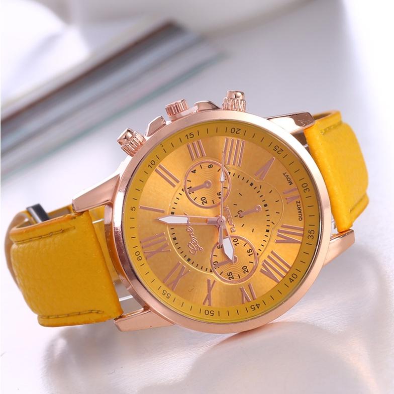 Женские кварцевые часы на кожаном ремешке