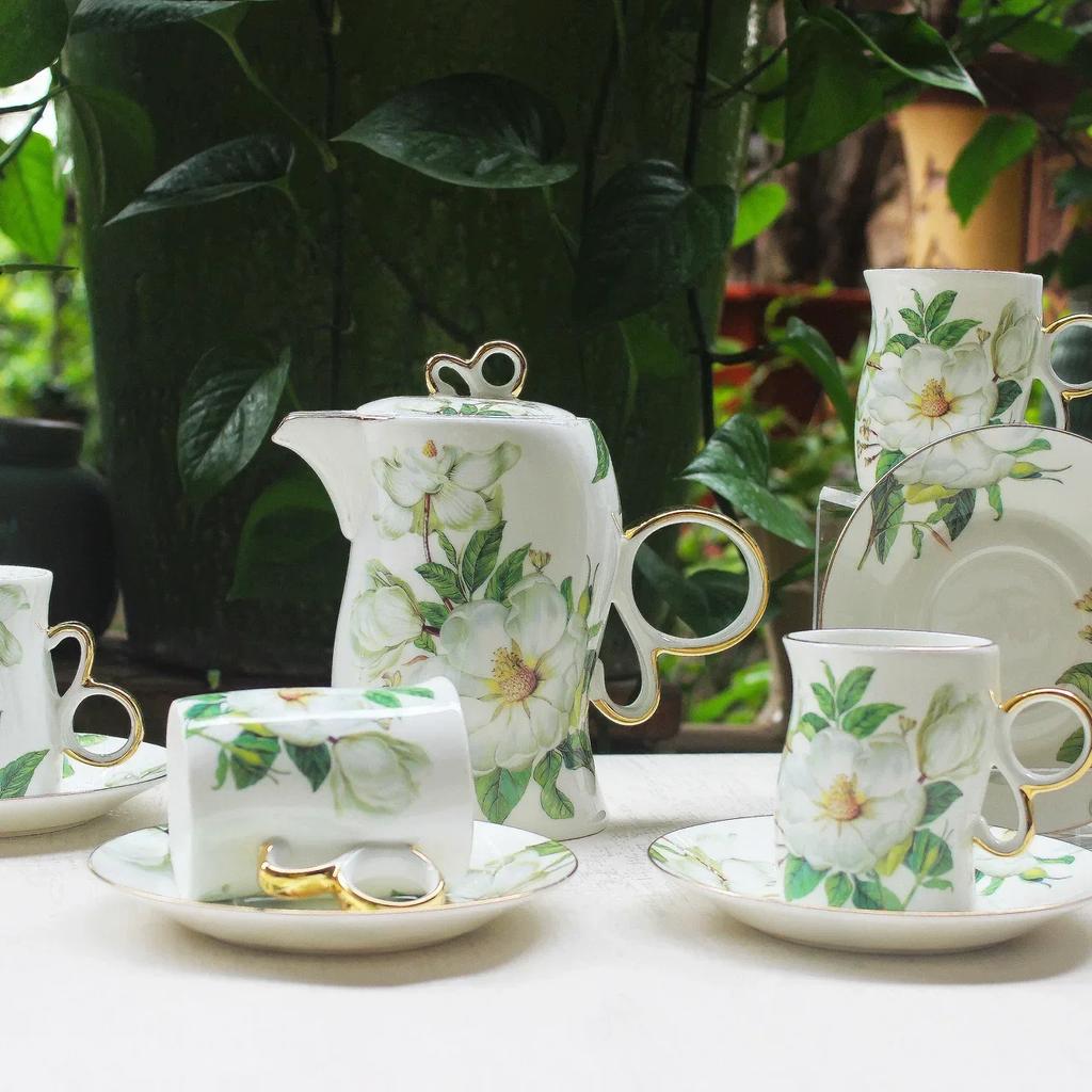 Европейский керамический кофейник, керамическая чашка, цветочный набор для заваривания чая, 1 чайник, 4 чашки, блюдце, набор для послеобеденного чая, красная чайная чашка в подарок