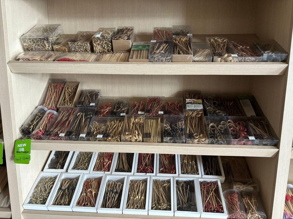 Бамбуковые шпажки для рождественских коктейлей и фруктов с Санта-Клаусом