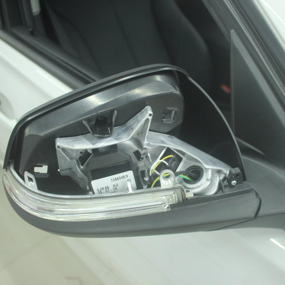 Улучшение Ford Smart Electric: Складывающееся зеркало заднего вида для автоматического заднего хода