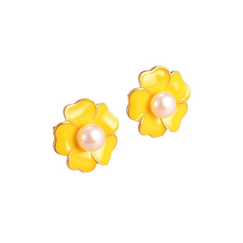 Natural pearl flower earrings are simple, small, fresh and high-end multi-color studs, versatile and high-end temperament earrings, women