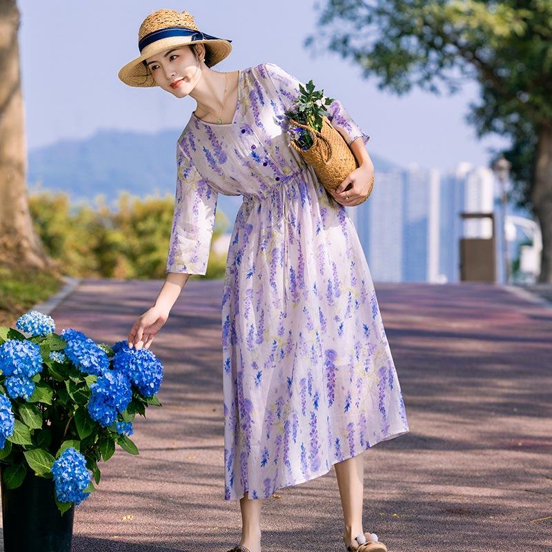 Платье с V-образным вырезом и рукавами три четверти, высококлассное цветочное, для женщин, лето 2025, новый темперамент, ретро, хлопок и лен, длинная юбка