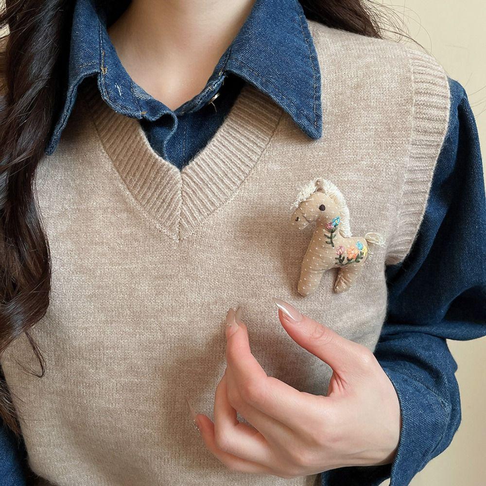 Flower Embroidery Horse Brooch Cute Cloth Fabric Pony Brooch Clothing Accessory
