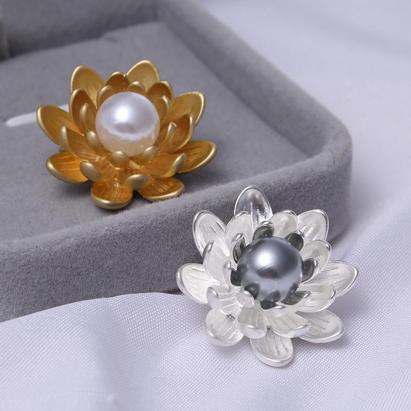 New Multi -Petal Pearl Brooch Fashion Exquisite Female Jewelry Brooch Clothing Decoration Accessories Party Brooch Gift