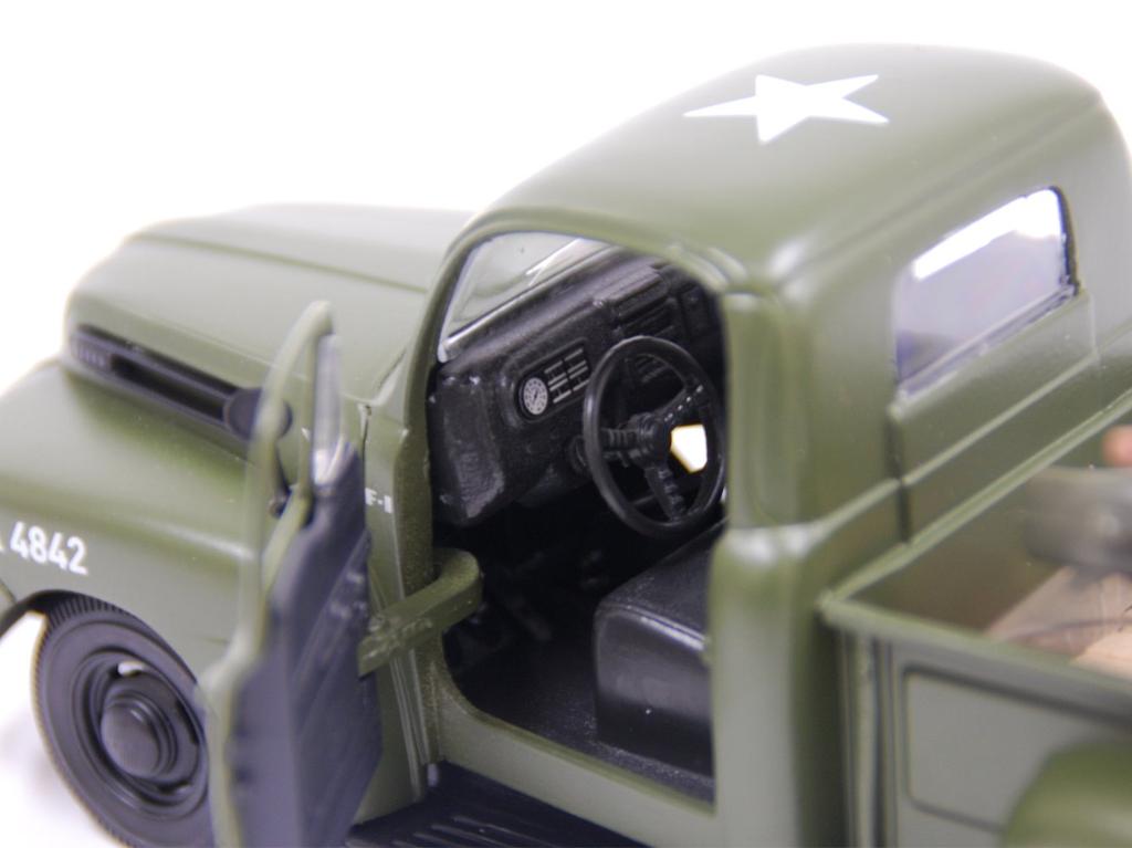 Maisto HD Custom Ford Pickup Flat Head 124 Harley-Davidson F-1 + (Army) 200-152