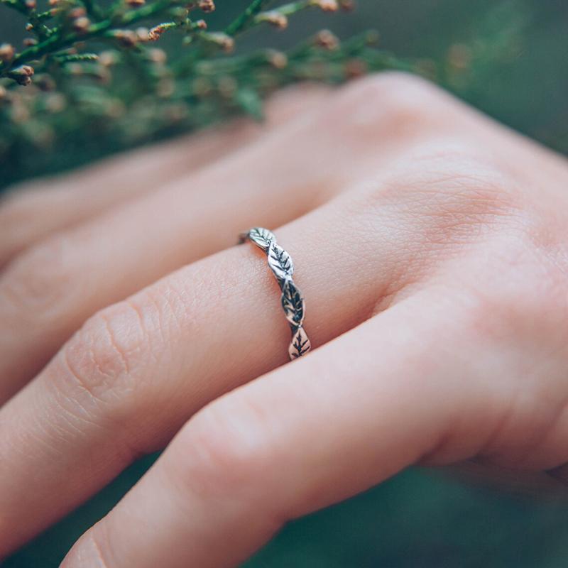 Винтажное кольцо ручной работы с резным узором в виде листьев для женщин, антикварное серебро, богемные аксессуары, обручальное кольцо, подарок на годовщину