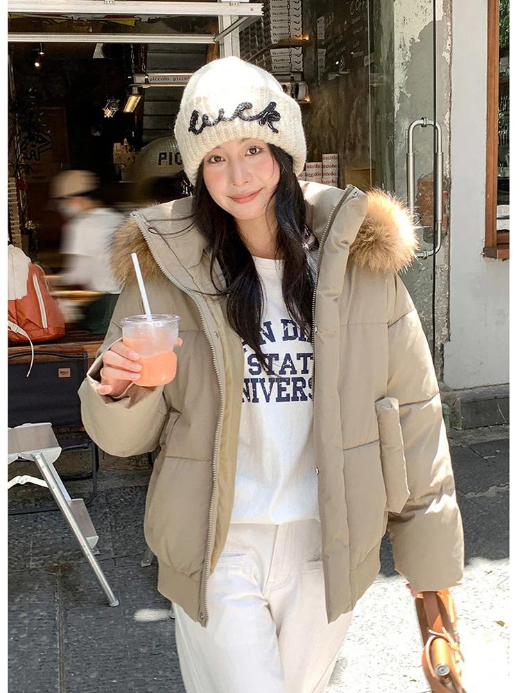 Женская короткая ветрозащитная теплая зимняя куртка с капюшоном из большого меха и рукавами реглан