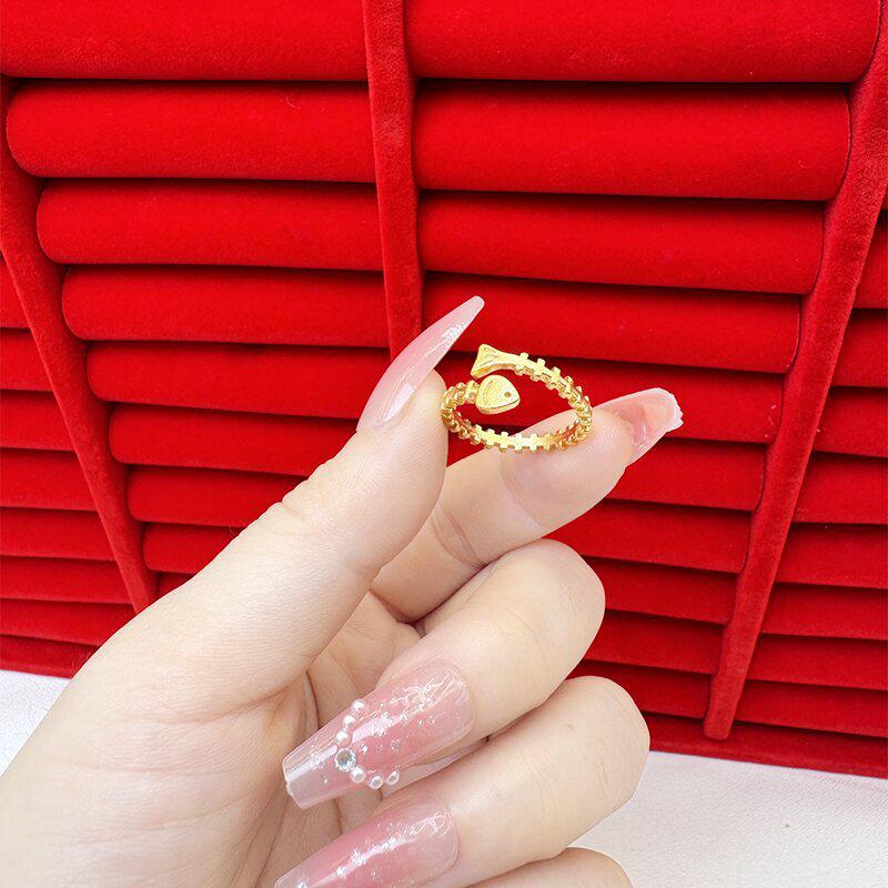 Изысканное открытое кольцо цвета песка и золота для женщин: Высококачественный нишевый дизайн, легкий роскошный стиль, стойкий цвет, имитация золота.