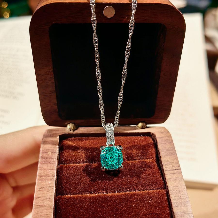 Классическое ожерелье-подвеска 'Голова быка' с розовым звездчатым анисом, огранка 'роза', параиба, красочные серьги-пусеты с бриллиантами, кольцо с розовым бриллиантом, браслет цвета морской волны