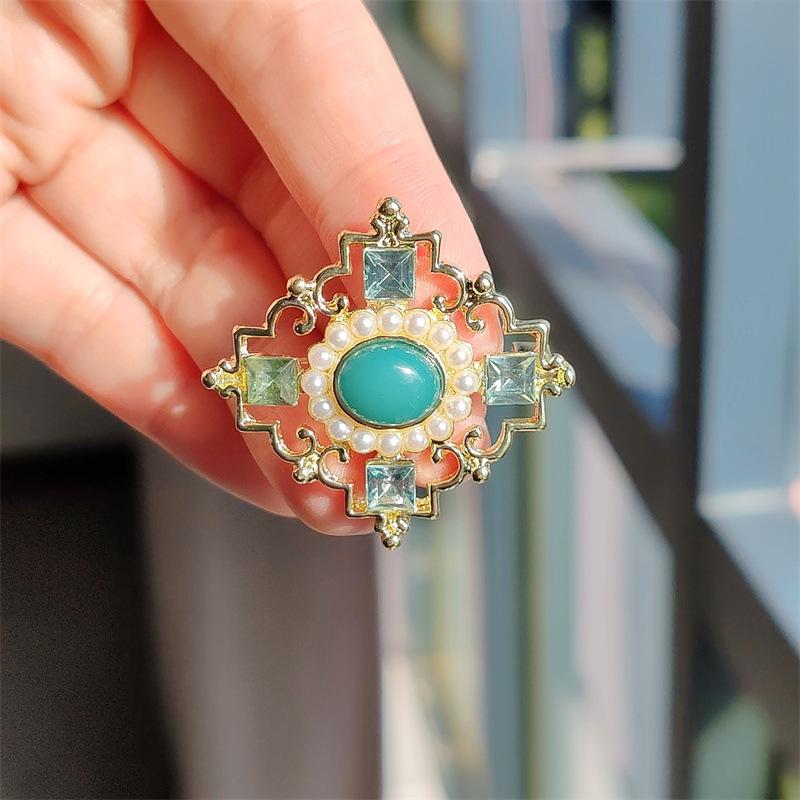 Baroque Court Pearl Green Hollow Gemstone Brooch, Retro Corsage Men's and Women's Clothing Pins