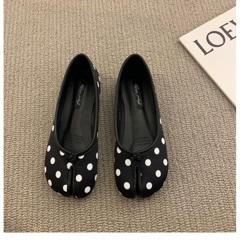 Женские туфли на плоской подошве с раздельным носком и копытом 2024 года на весну, лето и осень