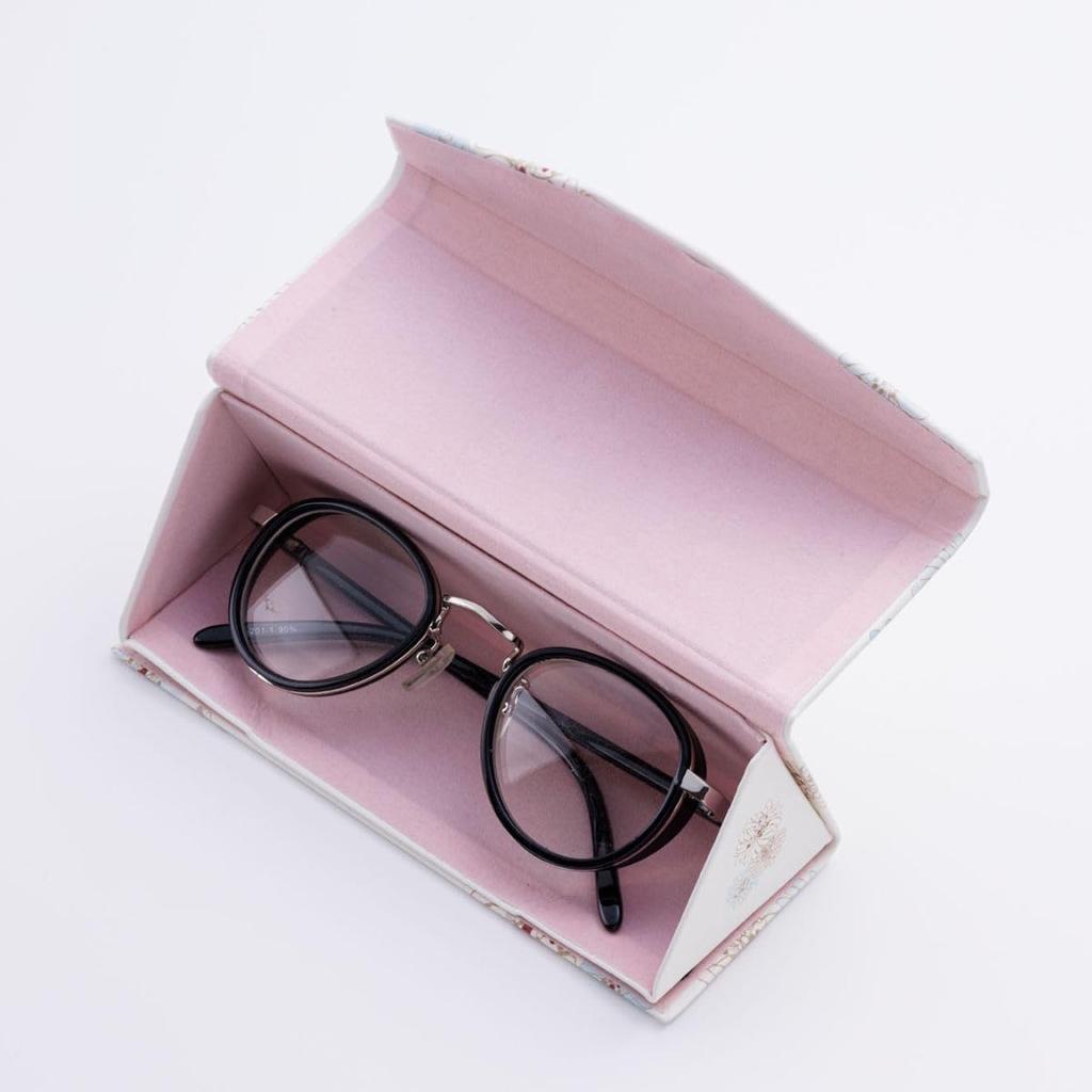 [Marks] Paul & Joe Тонкий футляр для очков <Белая хризантема>