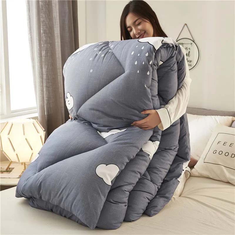 Утолщенное одеяло с хлопчатобумажной подкладкой. Бархатное теплое одеяло. Дышащая и легкая ткань. Доступны постельные принадлежности для одного или двух человек. Все сезоны.