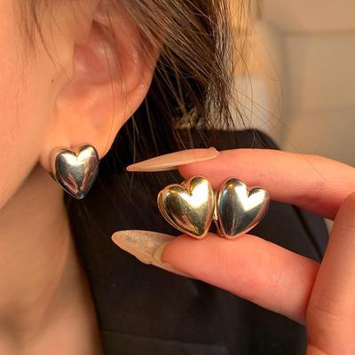 Металлические серьги-сердечки в ретро-гонконгском стиле для женщин — универсальный дизайн в виде персикового сердца