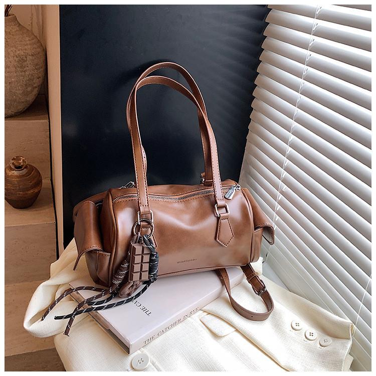 Ielgy Retro Portable Boston Bag Autumn Winter Niche Commuter Large Capacity One-Shoulder Messenger Bag