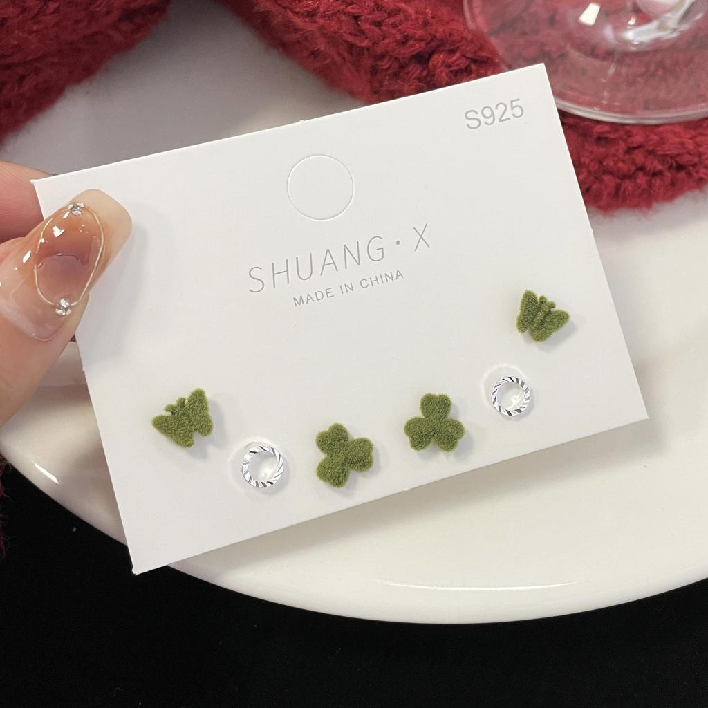 «Изысканные серьги-флок с бантом»: Элегантный и милый дизайн ниши для осени/зимы"