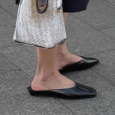 2025 лето новые P дом высокий класс нишевые квадратный носок Мюли прохладные тапочки женские носить плоская подошва сумка голова полутапочки