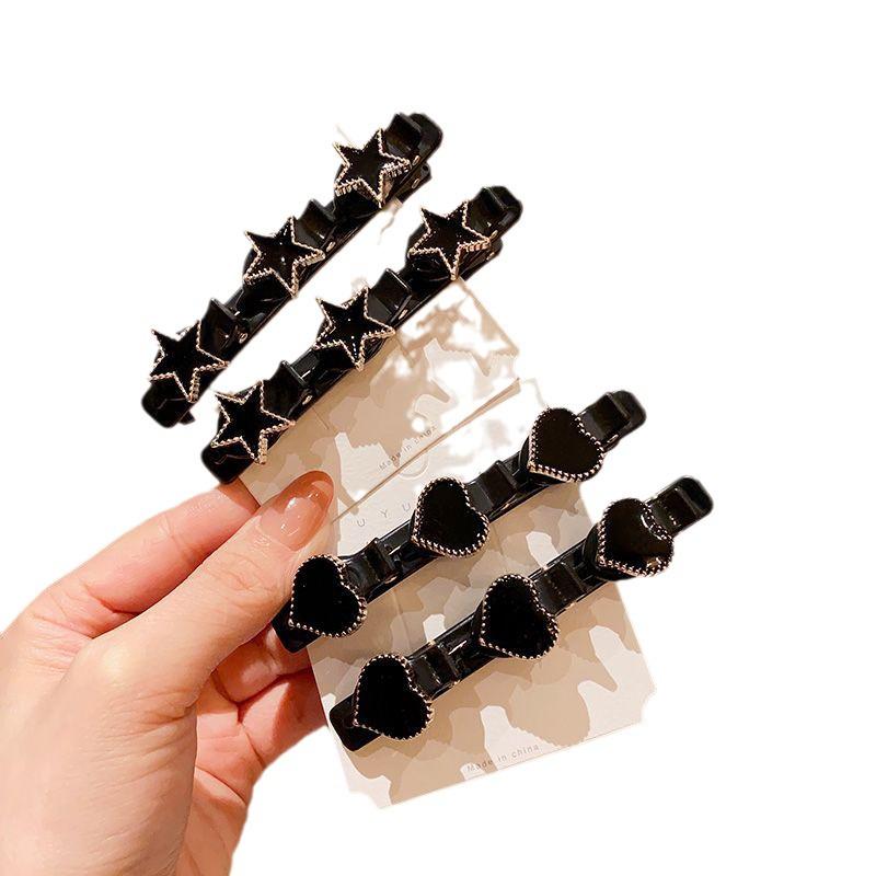 «Двухслойная боковая челка, заколка для волос и плетеный головной убор»