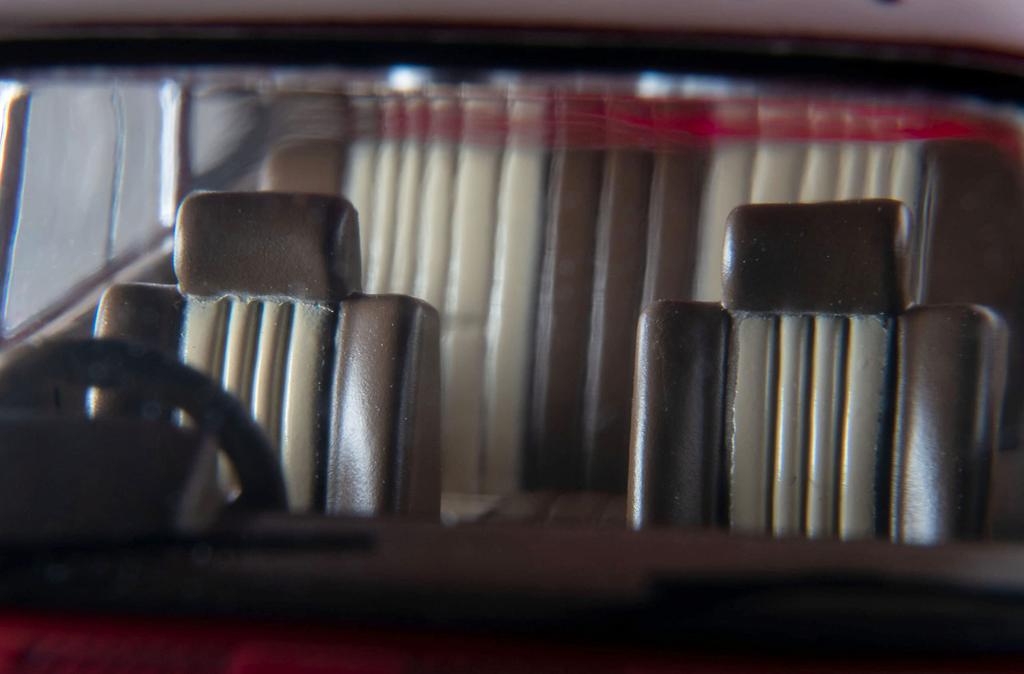 Tomica Limited Vintage Neo Toyota Land Cruiser 60 Standard Grade Up Van Specification Red Finished Product 320333 1/64 LV-N279b