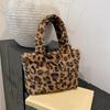 Плюшевая сумка с леопардовым принтом, мягкая пушистая сумка-тоут, стильные сумки через плечо для женщин, для повседневного использования, зимняя плюшевая сумка-тоут KTY