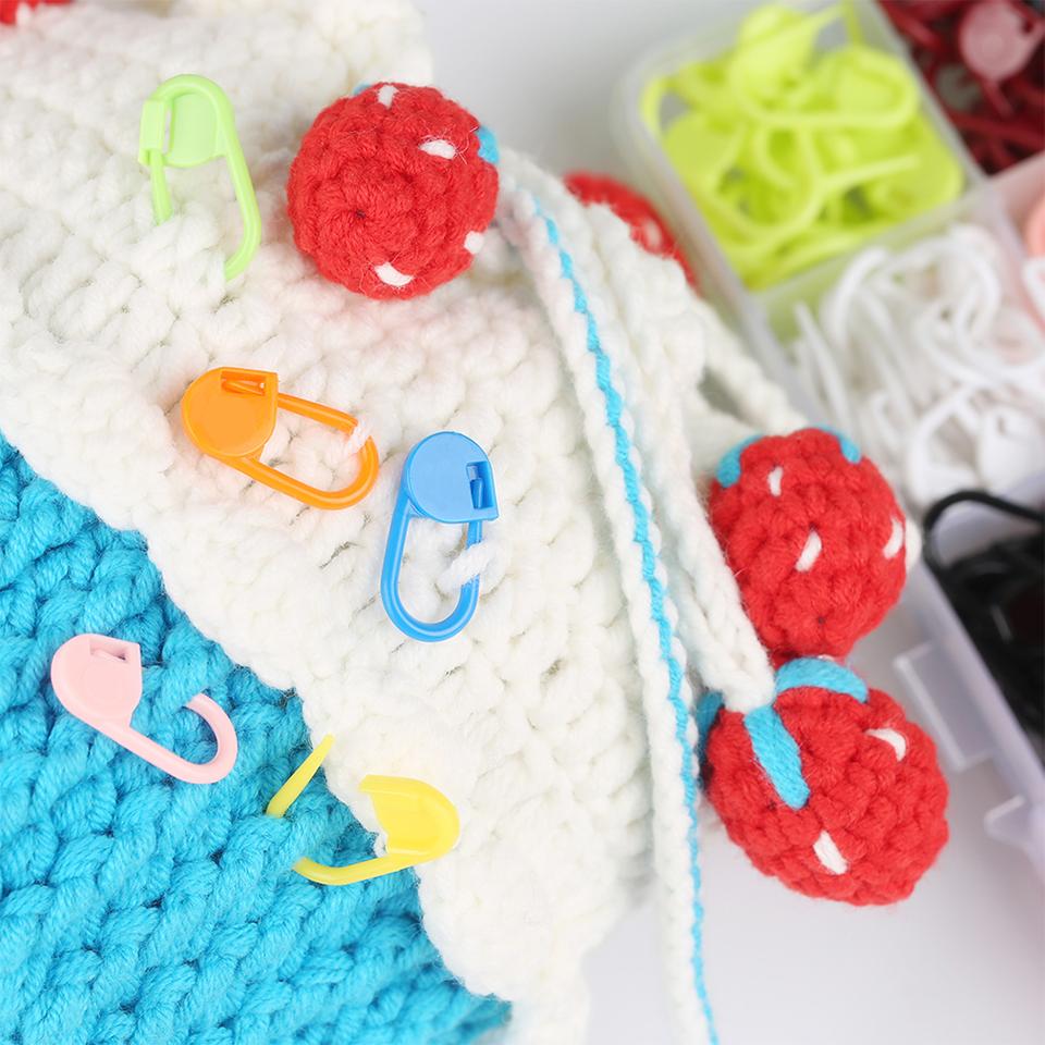 Colorful Plastic Locking Stitch Markers with Needle Clip Hook Set