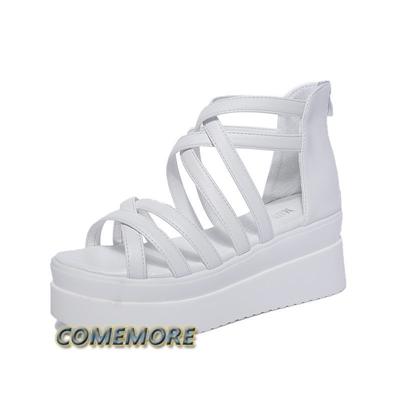 Модные босоножки на танкетке с платформой, элегантные летние женские туфли с толстым каблуком и открытым носком, модные удобные пляжные туфли в римском стиле черного и белого цвета, повседневные туфли