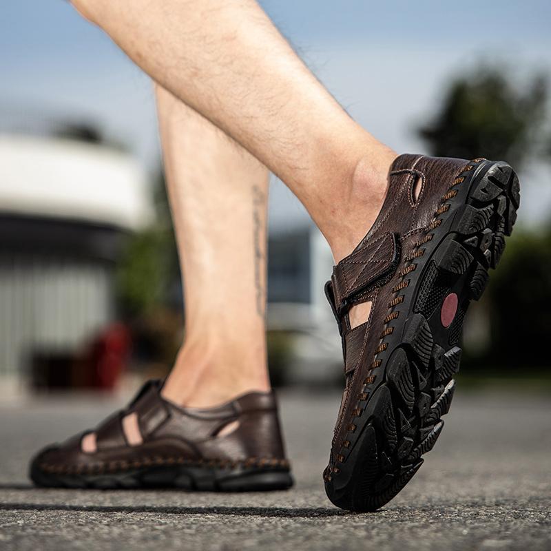 Мода 2024 года, большие размеры, кожаные универсальные мужские туфли, летние новые, ручная работа, мужские сандалии с носками, мужские модные туфли на плоской подошве, удобные водонепроницаемые сандалии