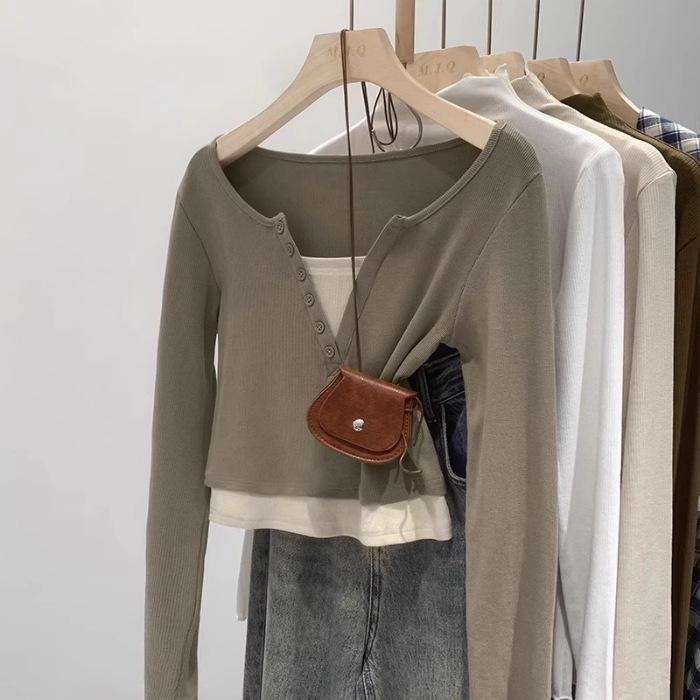 Женская узкая многослойная контрастная футболка с V-образным вырезом и длинными рукавами для сезона весна/осень в стиле Niche