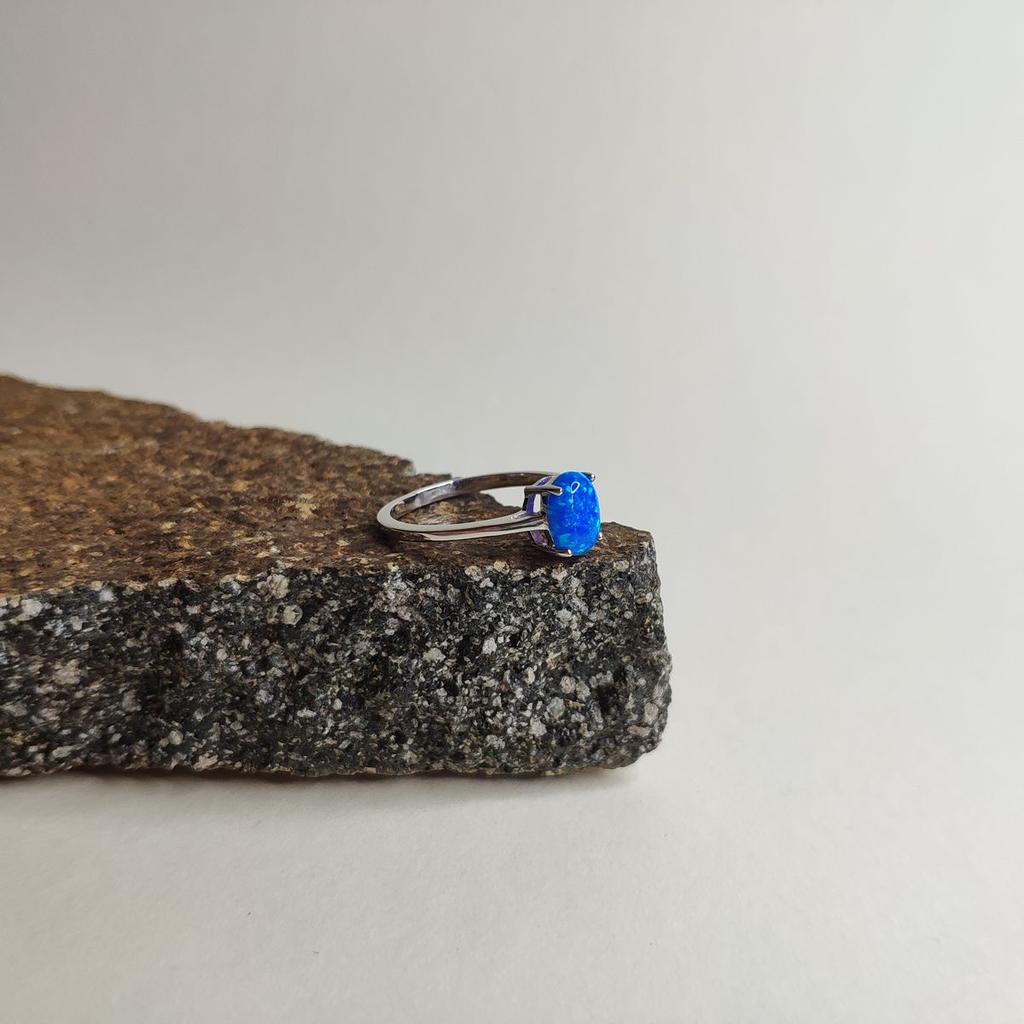 Серебряное кольцо с опалом 0.625ct, вес изделия 1,6 гр (2146971)